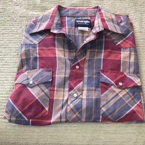 Wrangler Pearl Snap long sleeve shirt! I love this plaid! Mens size L